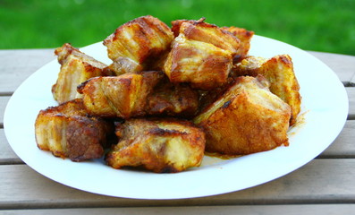 grillons de porc cuits