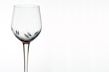 Bicchiere vuoto sfondo bianco