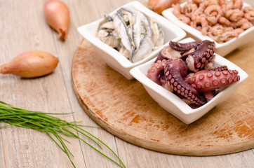 Krake, Sardinen und Krabben