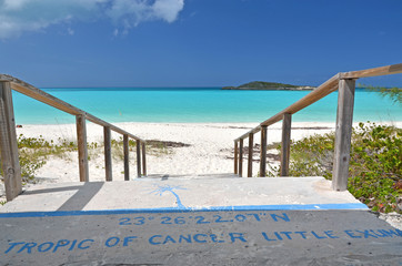 Obraz premium Tropic of Cancer mark at Little Exuma, Bahamas
