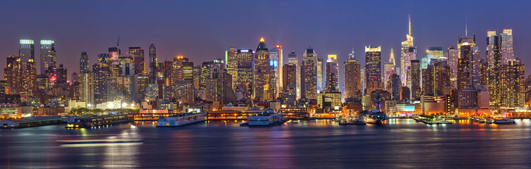 Obraz premium Manhattan nocą