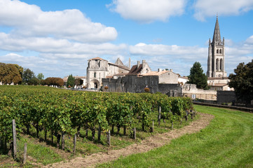 Fototapeta na wymiar Saint-Emilion, wpisanego na Listę Światowego Dziedzictwa UNESCO, Francja