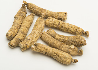 dry ginseng roots