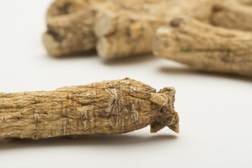 dry ginseng roots