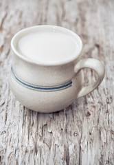 Obraz na płótnie Canvas Milk in ceramic mug