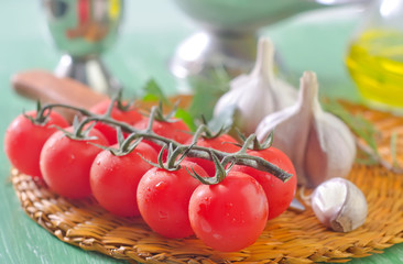 tomato sauce and ingredients for sauce