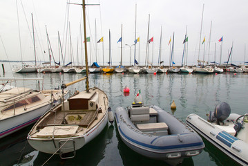 Fototapeta premium Lago di Garda with sailing boats