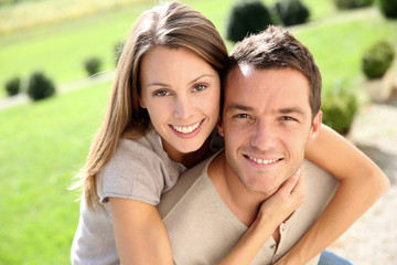 Fototapeta premium Sweet couple enjoying week-end in countryside