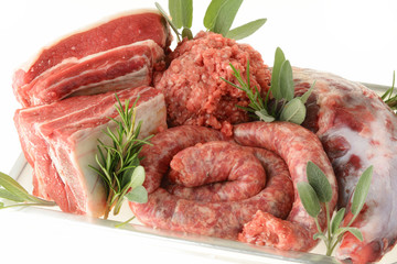 Carne cruda mista con spezie