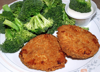 Crispy chicken patties with broccoli and dipping sauce