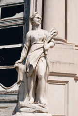 Obraz premium Antique statue in park of Queluz