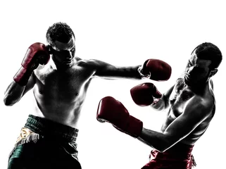 Crédence de cuisine en verre imprimé Arts martiaux deux hommes exerçant la silhouette de la boxe thaï
