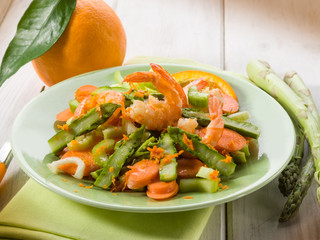 salad with shrimp asparagus carrot and celery