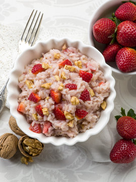 risotto with strawberries and nuts