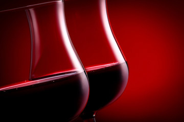 Wine glass illusion