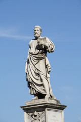 Fototapeta na wymiar Statue of St. Peter on the bridge of Sant' Angelo
