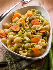 integral pasta with vegetables ragout