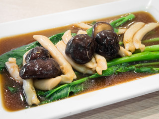 Braised Sea Asparagus Clams with Kale