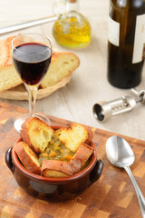 Ribollita di verdure con crostini