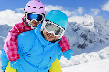 Fototapeta na wymiar Ski, sun and fun - family enjoying winter