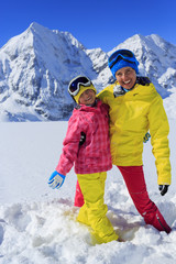 Fototapeta na wymiar Ski, winter, snow, fun - family enjoying winter