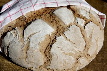 Frischgebackenes Bauernbrot