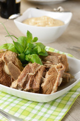 Lesso con verdure e salse