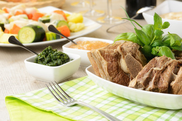 Lesso con verdure e salse