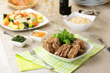 Lesso con verdure e salse