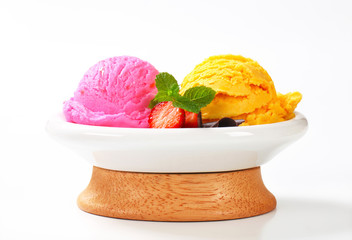 Scoops of lemon and strawberry ice cream