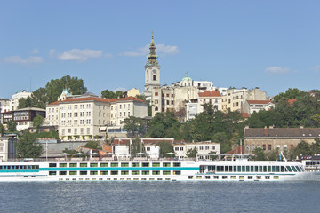 Obraz premium Belgrade river harbour and old town