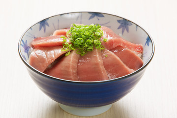 まぐろ丼
