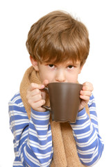 The sick child drinks tea