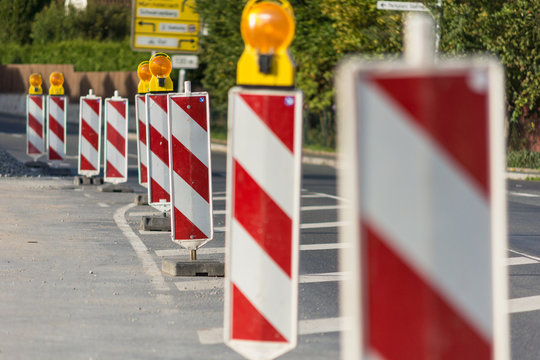 Baustellensicherung mit Absperrbaken