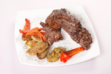 steak with grilled vegetables