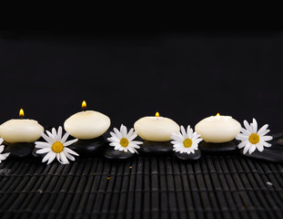 Obraz na płótnie Canvas flowers and candle ,zen stone on mat