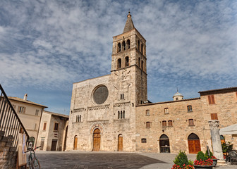 Fototapeta na wymiar Kościół San Michele Arcangelo w Bevagna, Włochy