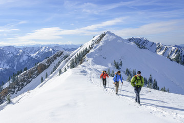 Fototapeta na wymiar Winterwandern in den Allgäuer Alpen