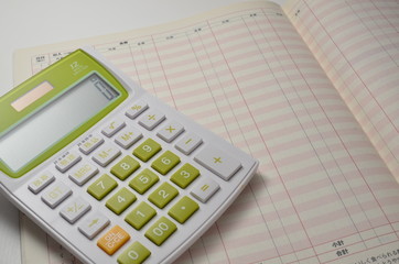 家計簿と電卓