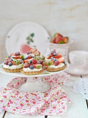 summer berries tartlets