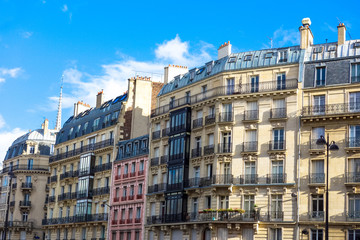Fototapeta na wymiar antique city building in paris