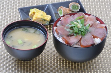鰤のづけ丼