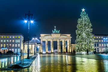 Naklejka na ściany i meble Brandenburg Gate in Berlin - Germany