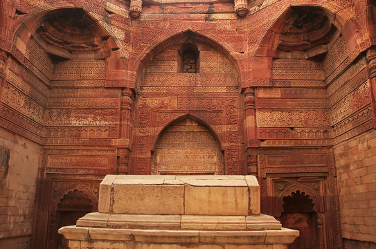 Interior of Qutub Minar complex, Delhi