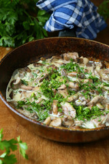 mushrooms with cream sauce in a pan