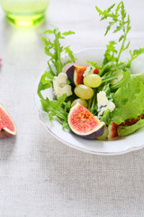 delicious salad with figs and blue cheese