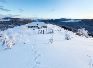 Fototapeta na wymiar Morning winter mountain landscape
