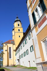 Fototapeta na wymiar Kirchturm der Stiftskirche bei Schloss Stainz