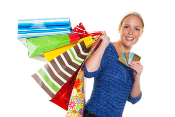 Frau mit Einkaufstaschen beim Shopping