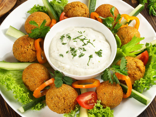 Falafel mit Dip